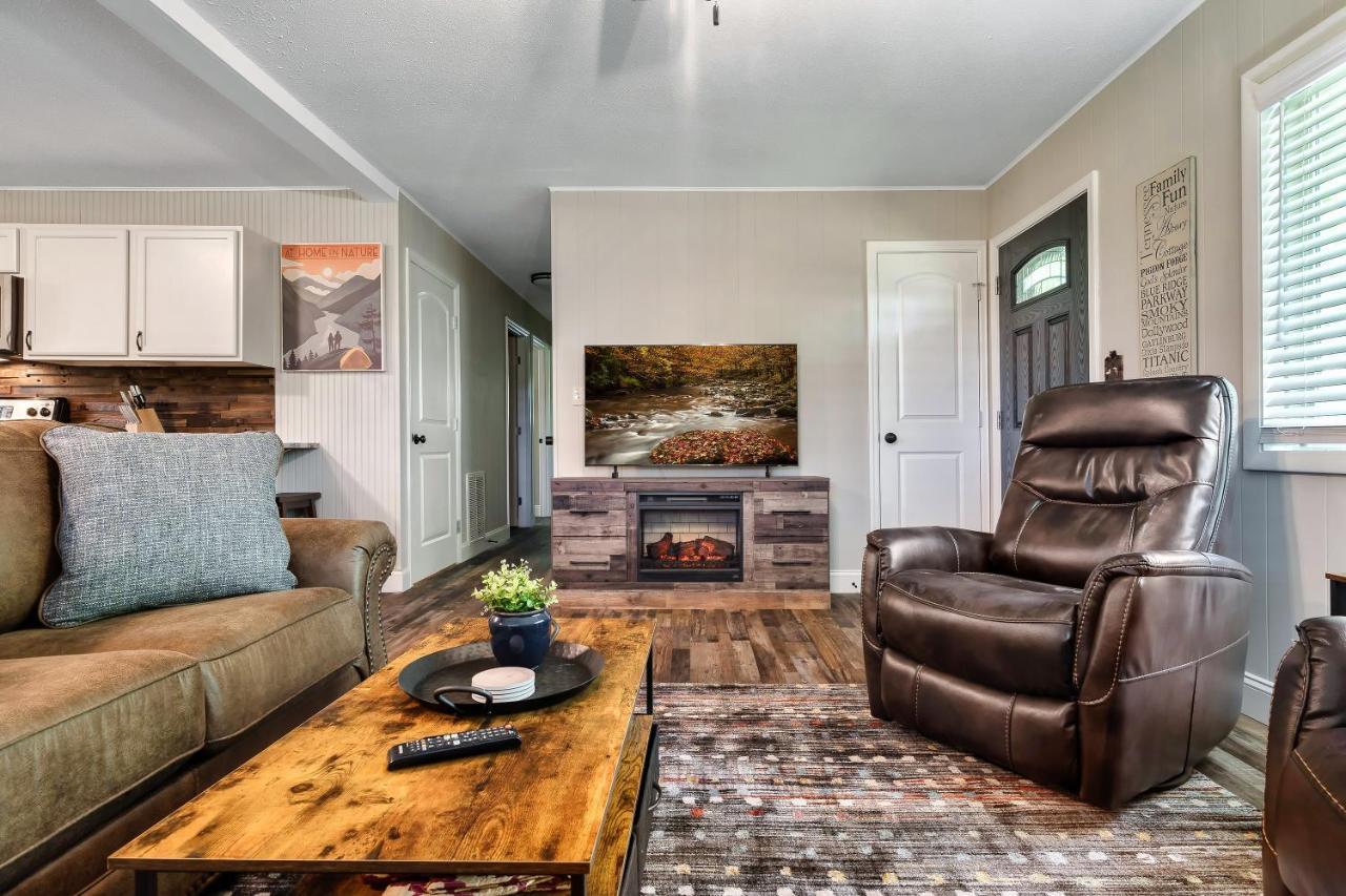 Mountain View Lodge: Pigeon Forge Retreat with Future Hot Tub Exterior photo